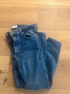 Zara Straight-Leg Women's Jeans in Blue